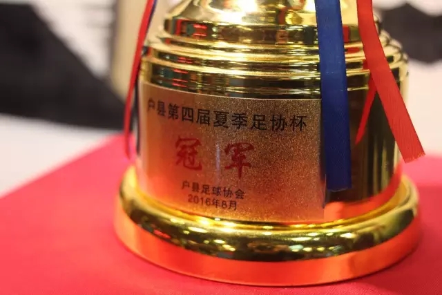 米体：朗尼克想挖圣徒总监和曼联首席球探，要求米兰下周前做决定